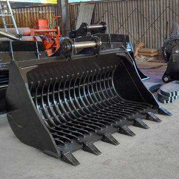 High Performance Wide Skeleton Sieve Bucket for Komatsu PC200 Excavator - 20 Ton Capacity, 1.55m³ Volume, Q345/Q460/NM360/NM400/WH60/Hardox400 Material